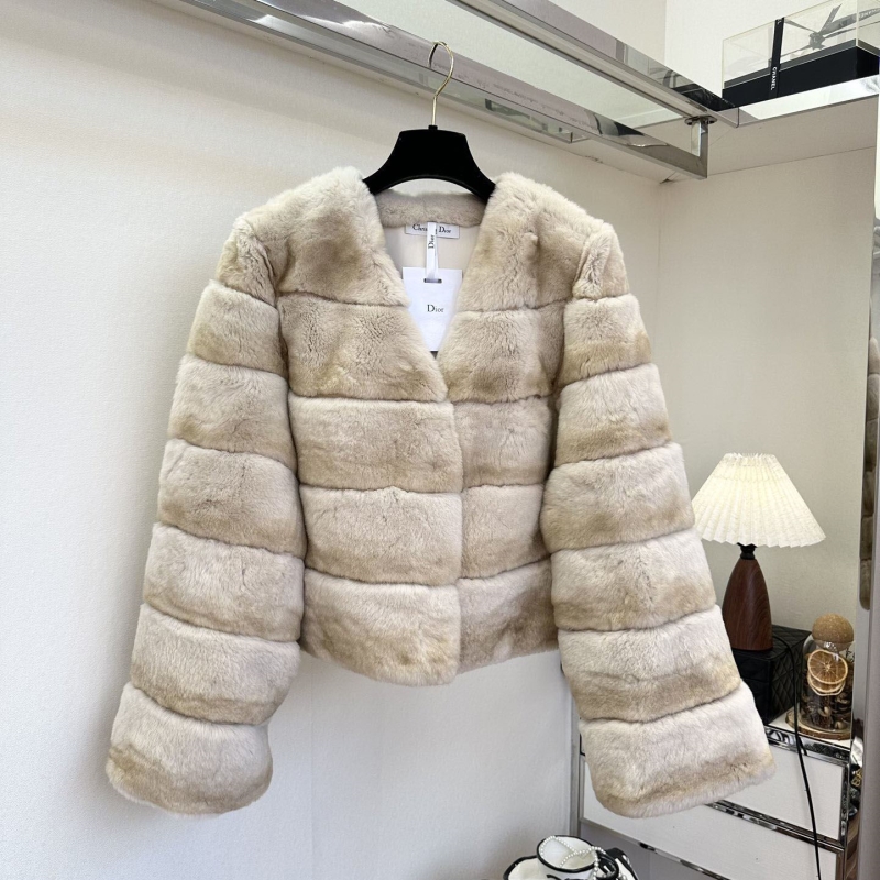 chr1st1an D10r outwear